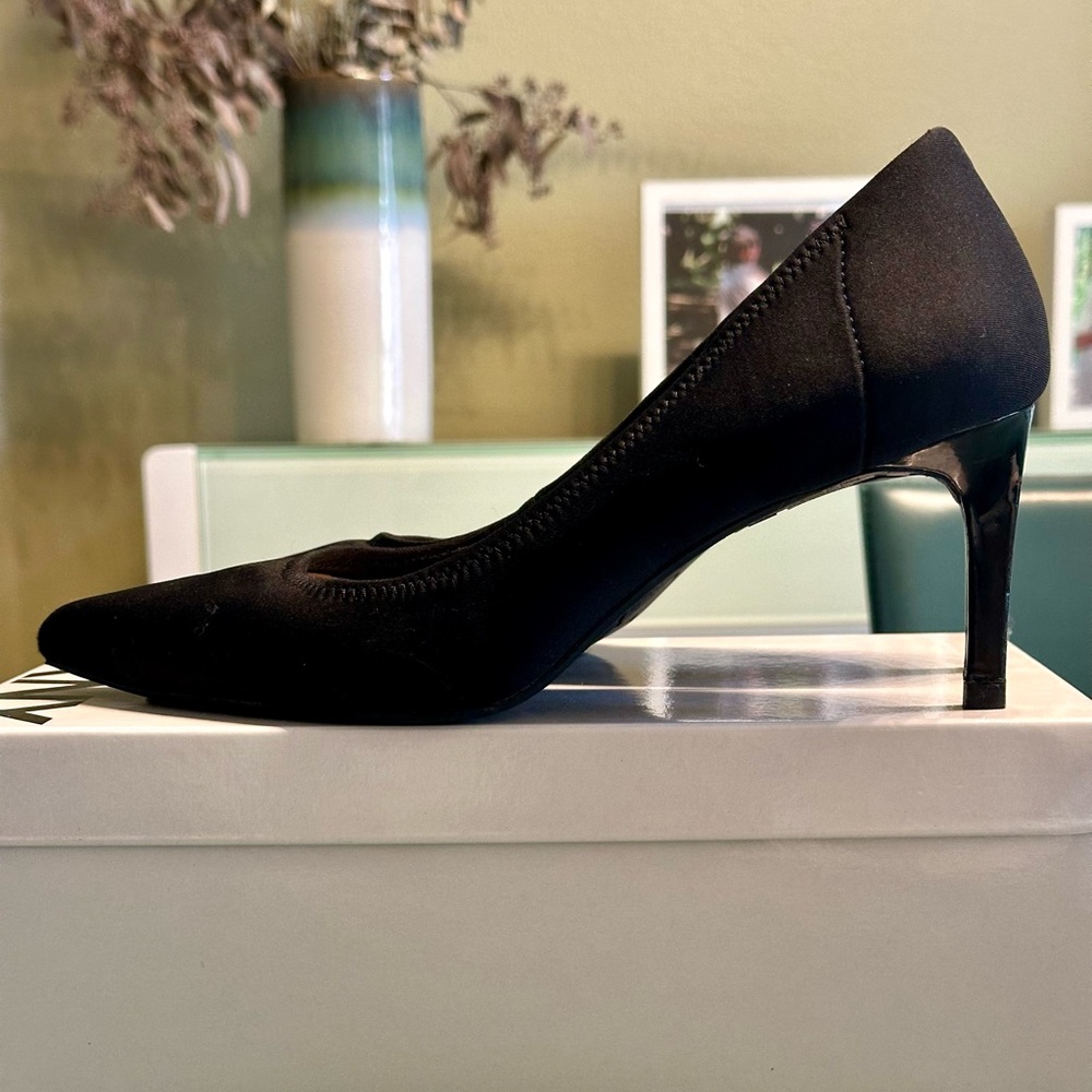 DKNY Women Size 9.5 Black Synthetic Heels 3in